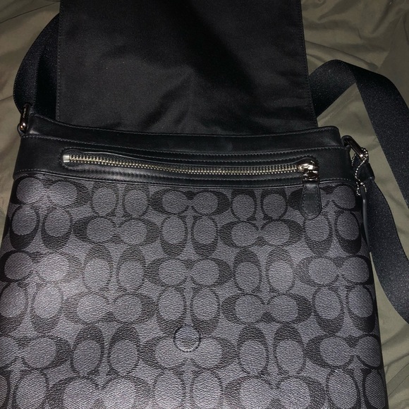 Coach - Picture 3 of 4